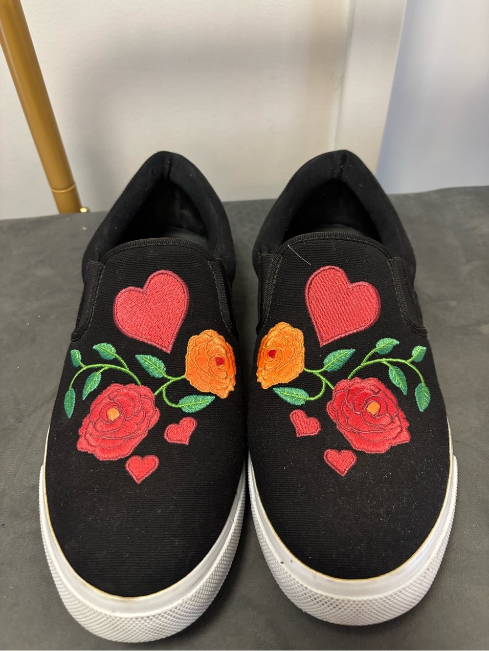 Women's Black Slip-On Floral & Heart Embroidered Sneakers